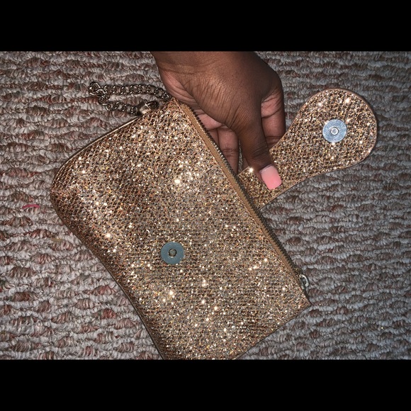 Gold sequin wristlet - Picture 3 of 5